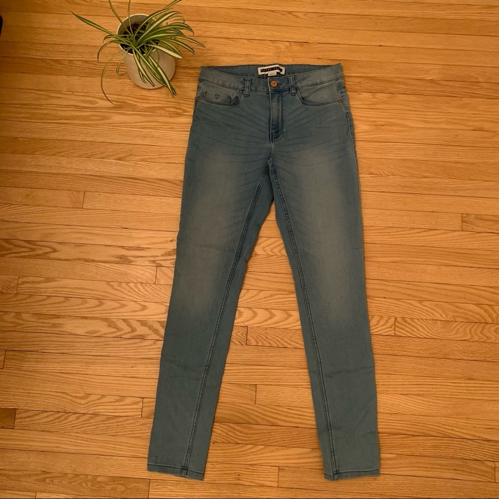 Noisy May Jeans